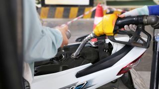Bảng giá xăng dầu sáng nay 4/6: Dự báo giảm 2.000 đồng, E10 RON95 rẻ như rau, giá đầy bình xe Honda