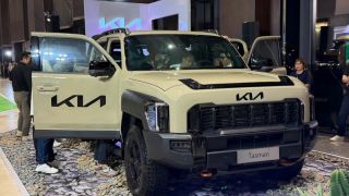 Kia Tasman X-Pro lần đầu ra mắt khách Việt: Thùng hàng hơn 1 tấn, sức kéo ngang Ford Ranger