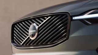 Volvo XC60 sắp có bản nâng cấp lớn: Quãng đường chạy điện tăng gấp 3, gây 'áp lực' lên Mercedes-Benz GLC