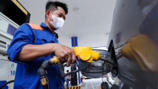 Giá xăng dầu hôm nay 12/6: Dầu thế giới lao dốc, xăng E5, E10 và diesel đồng loạt đổi giá mới