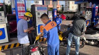 Giá xăng dầu chiều nay 15/6: E10 và RON 92 ‘thủng đáy’, dầu diesel giảm gần 19.000 đồng/lít, giá lăn bánh Hyundai Tucson