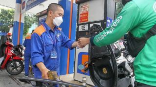 Giá xăng dầu hôm nay 16/6: RON 92 giảm mạnh gần 9.000 đồng/lít, E10 ‘rẻ như cho’, bảng giá đầy bình các mẫu xe ga 125cc