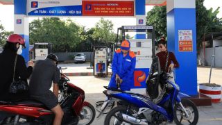 Giá xăng dầu hôm nay 17/6: RON 92 và E10 đều ‘rẻ hiếm thấy’, dầu diesel giảm hơn 18.000 đồng, giá đầy bình ô tô Honda
