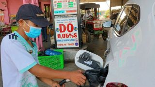 Giá xăng dầu hôm nay 17/6: Xăng E5, xăng E10, dầu diesel sắp giảm tới 2.800 đồng/lít, dầu thế giới lao dốc liên tiếp