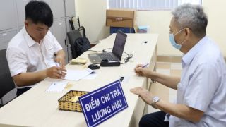 BHXH Hà Nội thông báo: Hơn 20.000 người có thể bị dừng nhận lương hưu nếu không làm 1 việc trước 30/6