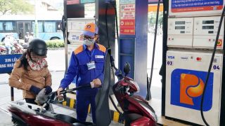 Giá xăng dầu hôm nay 21/6: E10 rẻ kỷ lục, RON 92 ‘rơi thẳng đứng’ gần 10.000 đồng/lít, bảng giá đầy bình các mẫu xe số