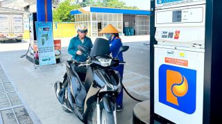 Giá xăng dầu trưa nay 21/6: RON 92 ‘rơi’ xuống ‘đáy’ mới, E10 chỉ còn 20.000 đồng/lít, bảng giá đầy bình ô tô Mazda