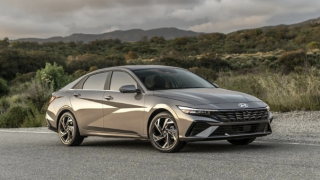 Hyundai Elantra thế hệ mới sắp ra mắt: Thiết kế lột xác, công nghệ hybrid, ‘đấu’  Mazda3 và Civic