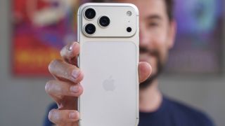 Giá iPhone chính hãng mới đập hộp hôm nay 22/6: iPhone 17 Pro Max đã rẻ vẫn giảm, iPhone 13 như cho