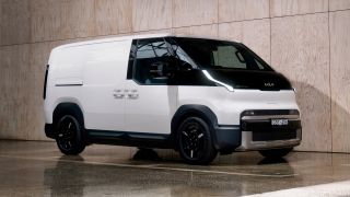 Kia chốt lịch ra mắt MPV điện PV5 7 chỗ: Dùng nền tảng e-GMP.S mới, chạy 390 km/lần sạc, 'thách thức' Hyundai Staria