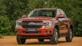 Ford Ranger xứng danh ‘vua bán tải’: Tiếp tục dẫn đầu doanh số, bỏ xa Toyota Hilux và Triton
