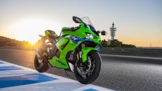 Kawasaki ZX-10R 2026 chốt giá 549 triệu đồng tại Việt Nam: Thêm cánh gió MotoGP, 'hạ đo ván' Ducati Panigale V4
