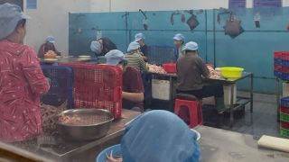 Sự thật rợn người phía sau cơ sở sản xuất chân gà rút xương: Tịch thu hơn 7 tấn hàng lậu