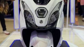 Suzuki chính thức ra mắt ‘huyền thoại xe ga’ 150cc mới giá 61 triệu đồng: Chơi tới bến Honda SH Mode