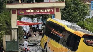 Hiện trường xe khách mất phanh tông cổng trường học ở Tuyên Quang, nguyên nhân ban đầu được hé lộ