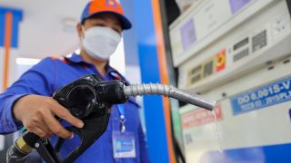 Giá xăng dầu hôm nay 30/6: Xăng Việt Nam rẻ hơn nhiều nước lân cận, bảng giá Petrolimex, PVOIL