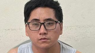Quá khứ đáng xấu hổ của gã đàn ông sàm sỡ 2 bé gái 11 tuổi trên đường, lật tẩy chiêu trò ra tay