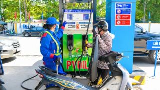 Giá xăng dầu hôm nay 4/7: RON 92 tụt về mức 'rẻ như cho', E10 giảm mạnh hơn 11.000 đồng, bảng giá đầy bình xe ga 110cc
