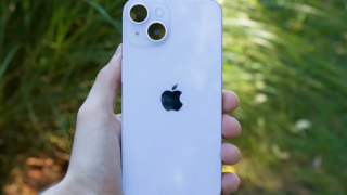Ngừng kinh doanh chiếc iPhone tiêu chuẩn có cổng Lightning cuối cùng tại Việt Nam