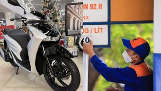 Giá xăng dầu trưa nay 9/7: Xăng E5 RON92 và E10 RON95 rớt thảm gần 11.000 đồng, Honda SH 2026 cực rẻ