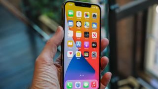 Đây là chiếc iPhone Pro Max khung thép phẳng rẻ nhất Việt Nam, ăn đứt iPhone 17e, ngang cơ iPhone 17