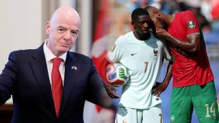 FIFA đối mặt với làn sóng chỉ trích, rõ lý do cầu thủ Maroc 'thoát tội' sau hành động với Dembele