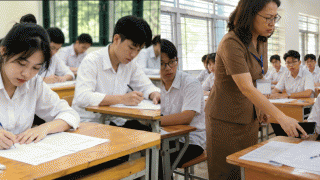 Vụ thí sinh dùng điện thoại trong phòng thi vẫn được làm bài: Lý do những người liên quan chưa bị xử lý