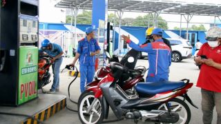 Giá xăng dầu hôm nay 16/7: RON 92 xuống gần mốc 18.000 đồng/lít, E10 giảm tới 11.417 đồng, bảng giá đầy bình ô tô Honda