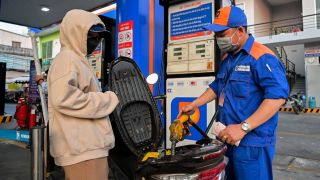 Giá xăng dầu chiều 16/7: E10, RON 92, dầu diesel đều tăng, có loại cao hơn sáng nay 1.584 đồng, giá đầy bình xe ga 110cc