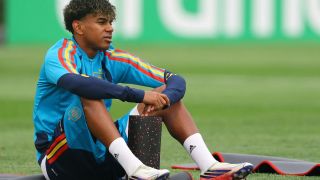 Lamine Yamal chấn thương, lỡ hẹn Messi ở trận Chung kết World Cup 2026?