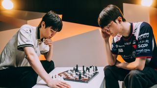 EWC 2026: T1 đánh bại nhà vua MSI 2026 Hanwha Life Esports, Gen.G vượt ải JD Gaming để vào bán kết