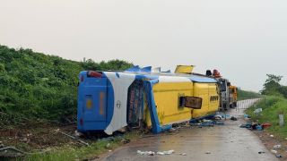Hiện trường vụ xe khách lao khỏi cao tốc Pháp Vân - Cầu Giẽ khiến 4 người tử vong: Nhân chứng kể lại khoảnh khắc ám ảnh