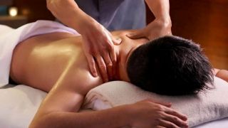 Hà Nội: Tranh cãi tiền khi đi massage, thanh niên ném gạch khiến chủ tiệm thương tật 99%, sống thực vật