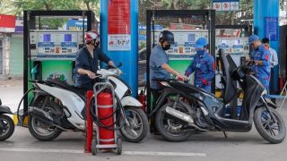 Giá xăng dầu trưa 21/7: RON 92 và E10 sát sạt mức ‘đáy’, dầu diesel tụt 21.000 đồng/lít, giá lăn bánh Mitsubishi Xforce