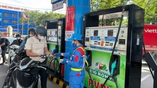 Giá xăng dầu chiều nay 26/7: E10 và RON 92 ‘rẻ như bún’, dầu diesel giảm gần 20.000 đồng/lít, giá lăn bánh VinFast VF 6