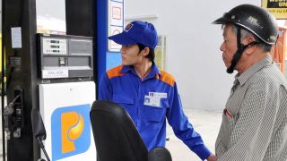Giá xăng dầu hôm nay 29/7: Xăng E10 RON95 và E5 RON92 dự báo cực 'nóng' sẽ chạm 17.000 đồng, giá đầy bình xe máy Piaggio