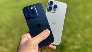 Bảng giá iPhone 15 cuối tháng 7: iPhone 15 Pro Max hạ như mưa, iPhone 15 Plus giảm khủng hút khách