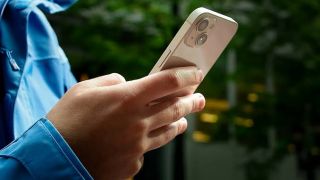 Mẫu iPhone giảm nửa giá, vẫn lên iOS mới mượt mà lại có màn hình Super Retina XDR hiển thị siêu nét! 