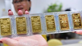 Giá vàng hôm nay 30/7: Vàng SJC, nhẫn 9999 ‘dựng đứng’, 1 chỉ vàng hiện bao nhiêu tiền?