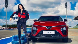 VinFast VF 7: Mẫu xe đúng ‘gu’ công nghệ của người dùng trẻ