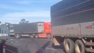 Hiện trường vụ tai nạn giữa ô tô tải và xe đạp điện khiến nữ sinh 15 tuổi tử vong thương tâm