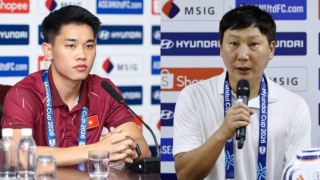 HLV Kim Sang-sik nói thẳng về Đình Bắc sau trận hòa Singapore: 'Phải hy sinh vì đội tuyển'