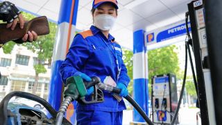 Giá xăng dầu hôm nay 3/8: E10 RON95 và E5 RON92 'chớm xuống đáy' 17.000 đồng, Diesel rẻ hơn? Giá đầy bình xe máy Suzuki