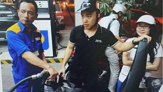 Giá xăng dầu hôm nay 4/8: E10 RON95 và E5 RON92 'sáng cửa' về 17.000 đồng, Diesel rẻ như rau, giá đầy bình xe máy Suzuki