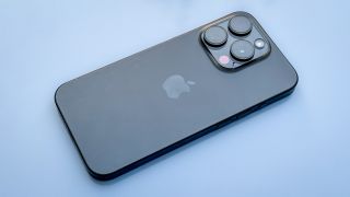 Đây là iPhone Pro 3 mắt khung Titan rẻ nhất Việt Nam, độ sang vượt mức iPhone 17 Pro