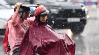 Dự báo thời tiết hôm nay 4/8: Mùa mưa bão dâng cao, nhiều tỉnh thành đối mặt giông lốc
