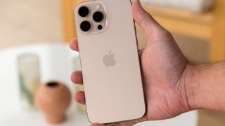 Đây là iPhone Pro Max giá rẻ hàng top Việt Nam sở hữu trang bị không lép vế nhiều iPhone 17 Pro Max