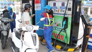 Giá xăng dầu hôm nay 12/8: E10 RON95 và E5 RON92 'nhìn thấy đáy' 17.000 đồng, Diesel rẻ bèo, giá đầy bình xe máy Yamaha