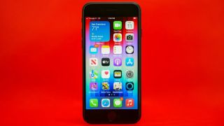 iPhone 5G nhỏ gọn rẻ nhất Việt Nam là đây, mạnh như iPhone 13 Pro, chụp ảnh ngang iPhone 17e