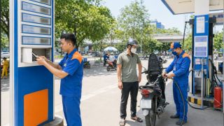 Cập nhật giá xăng dầu hôm nay 16/8: Dầu bật tăng mạnh? Giá xăng dầu kỳ điều hành tới điều chỉnh tăng